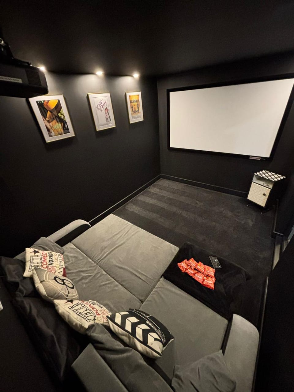 Communal lounge/ TV room, TV and multimedia, Photo of the whole room, Evening entertainment, Entertainment