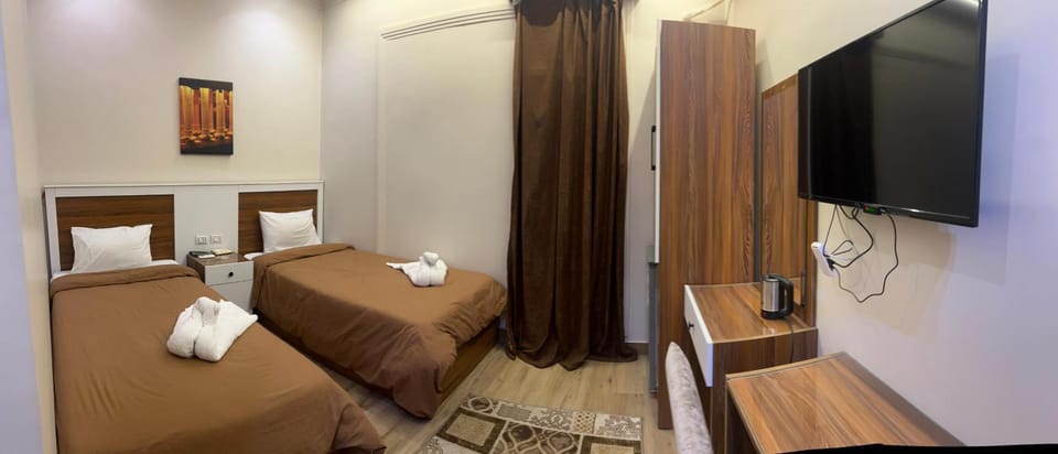 Bed, TV and multimedia, Bedroom