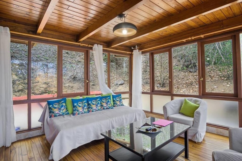 Chalet Flambwayan, quiet, peaceful and well located Villa in Martinique
