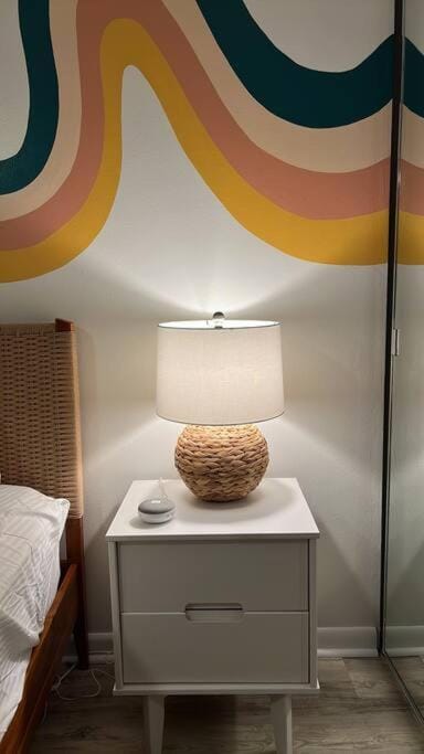 Fun cozy beach retreat! Steps to beach, heated pool & pickleball House in Destin