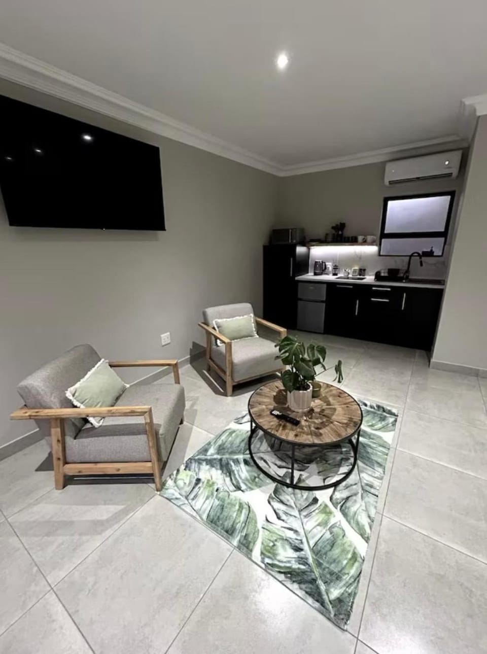 Kitchen or kitchenette, Seating area
