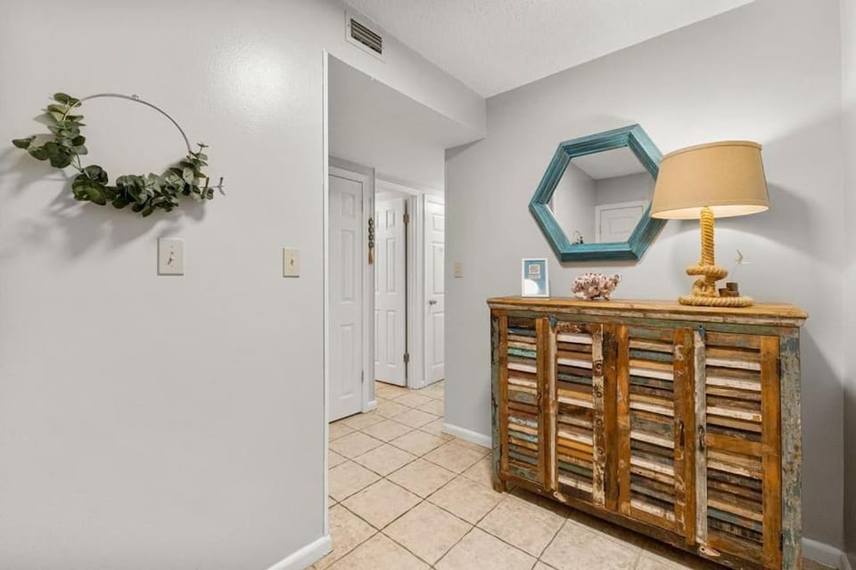 Heated pool, Steps to beach, Great for families House in Destin