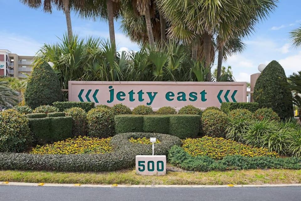 Heated pool, Steps to beach, Great for families House in Destin