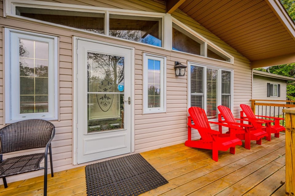 Facade/entrance, Seating area