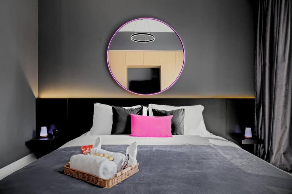 Glow Sky Suite Trendy 1BR- Dubai Mall Access by Maxx Value Homes Apartment in Dubai