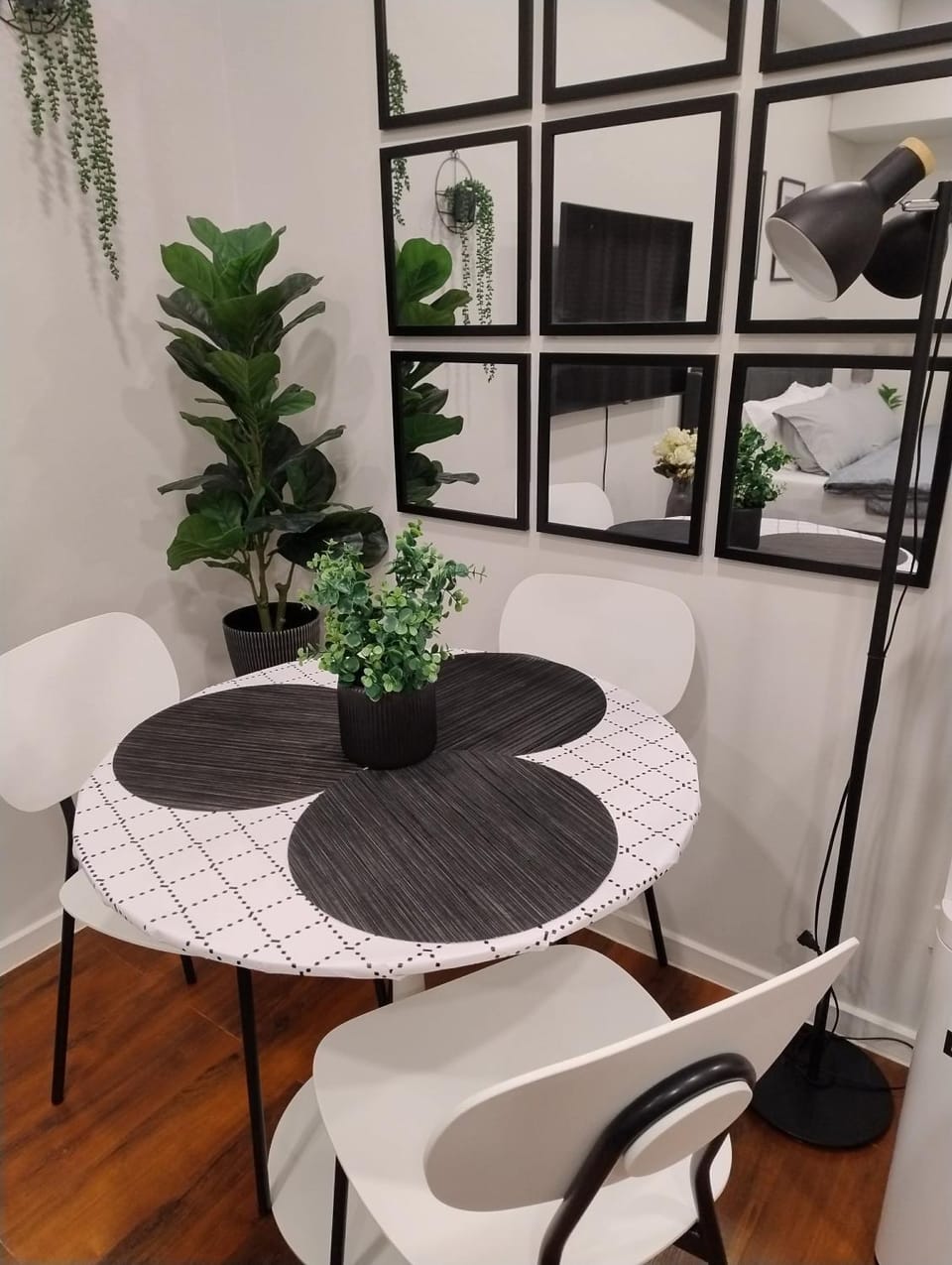 Living room, Dining area