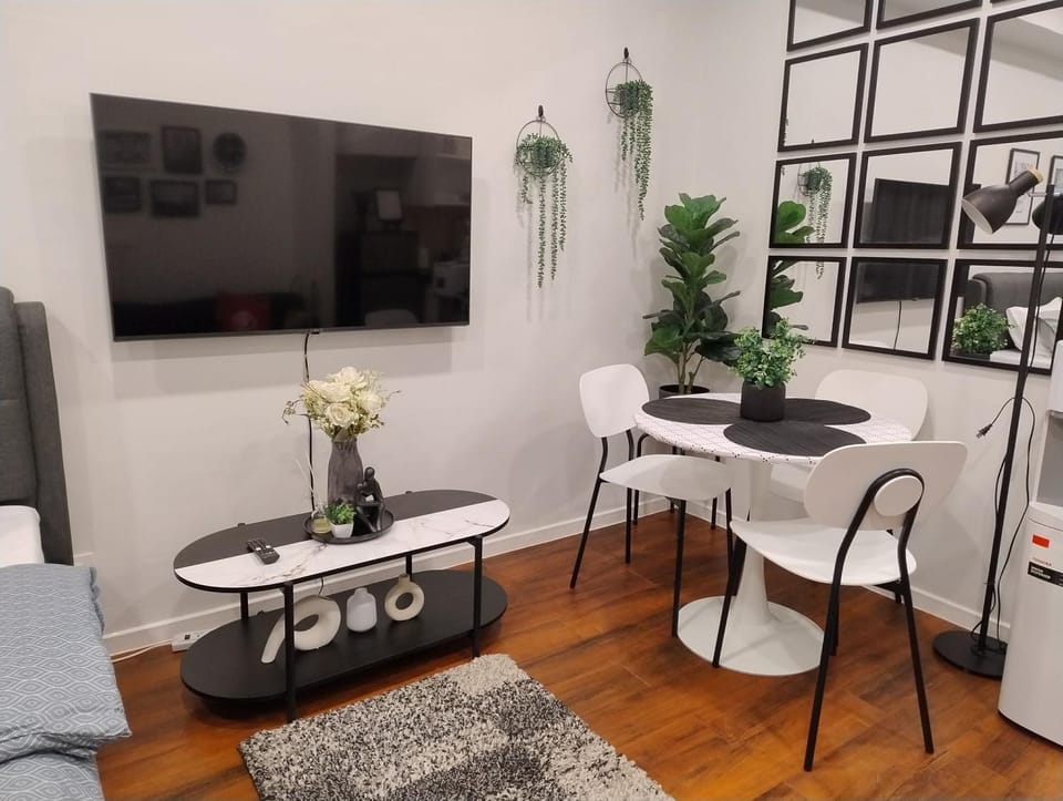 TV and multimedia, Living room, Dining area