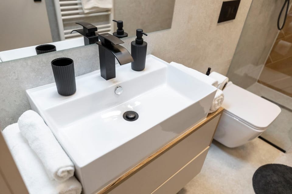 Toilet, Bathroom, towels