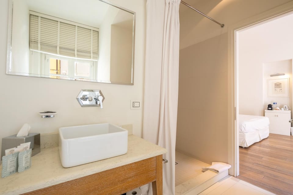 Bathroom, Photo of the whole room