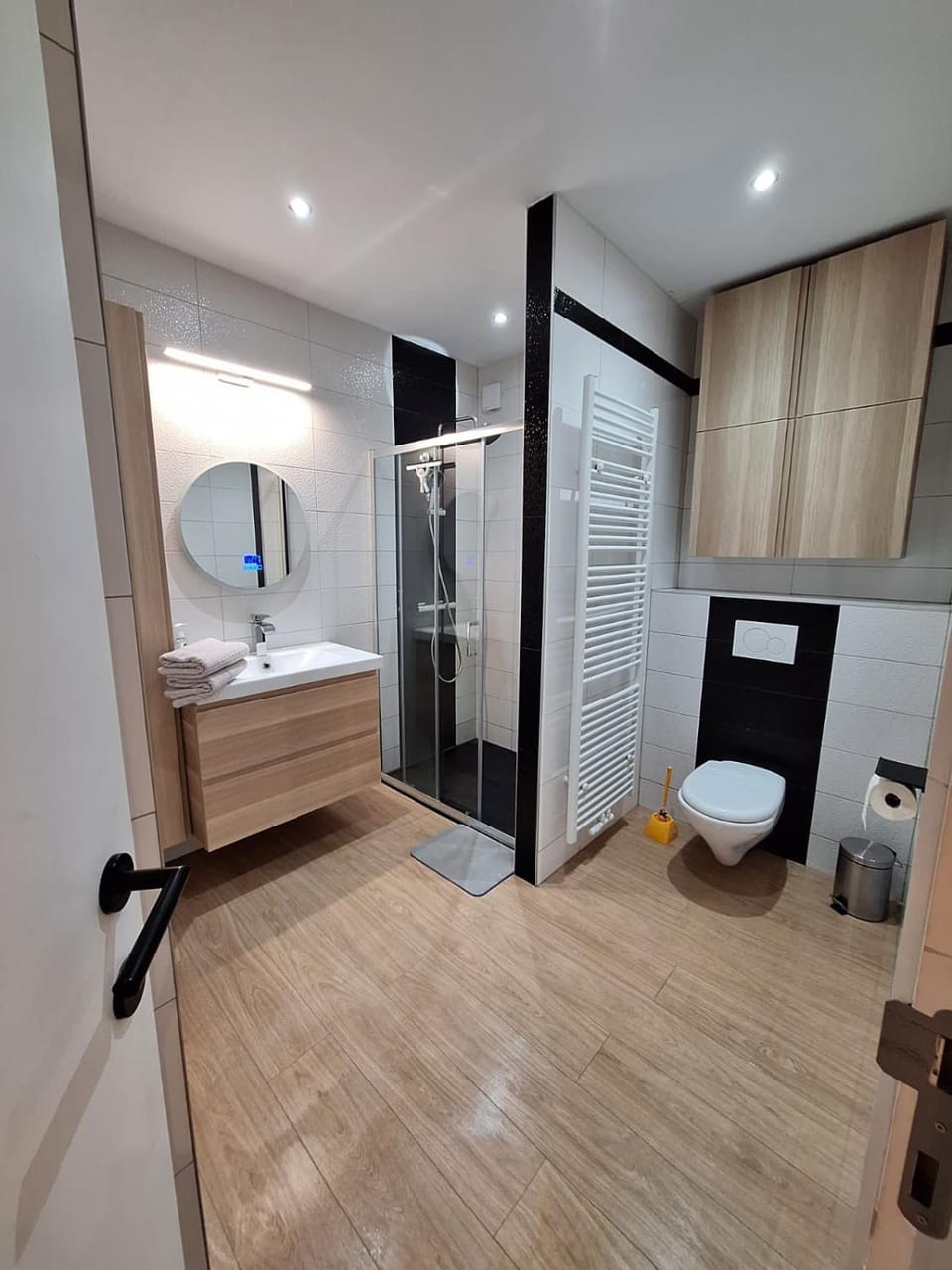 Shower, Bathroom, towels, wardrobe