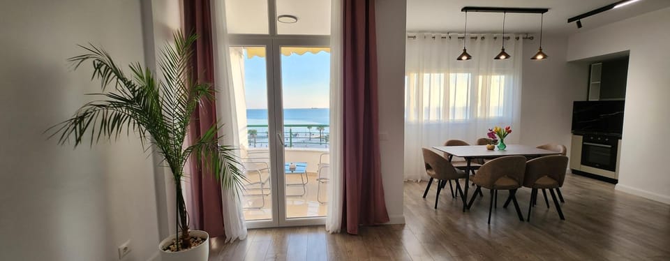View (from property/room), Balcony/Terrace, Dining area