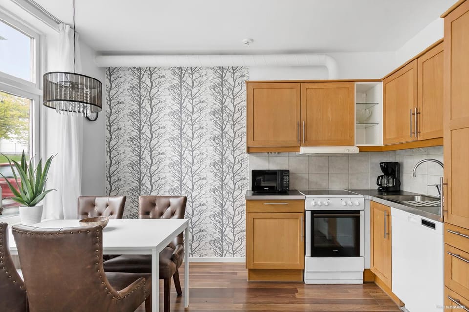 Kitchen or kitchenette, Dining area, dishwasher