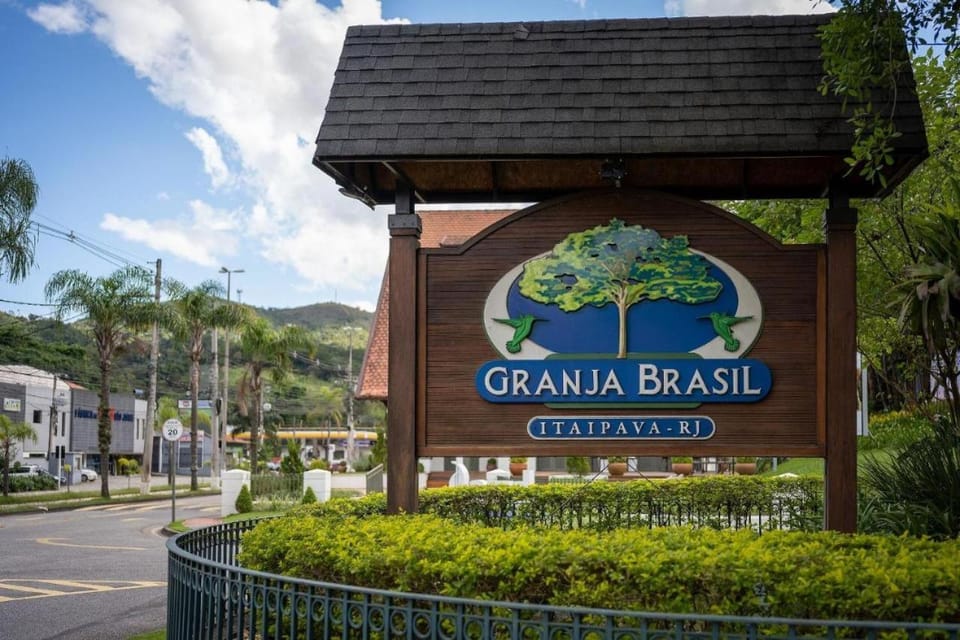 Property building, Facade/entrance, Day, Logo/Certificate/Sign, Street view