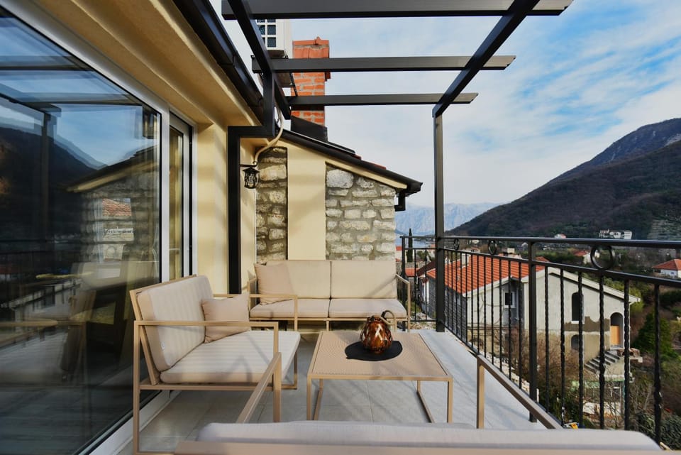 Natural landscape, View (from property/room), Balcony/Terrace, Mountain view, Sea view