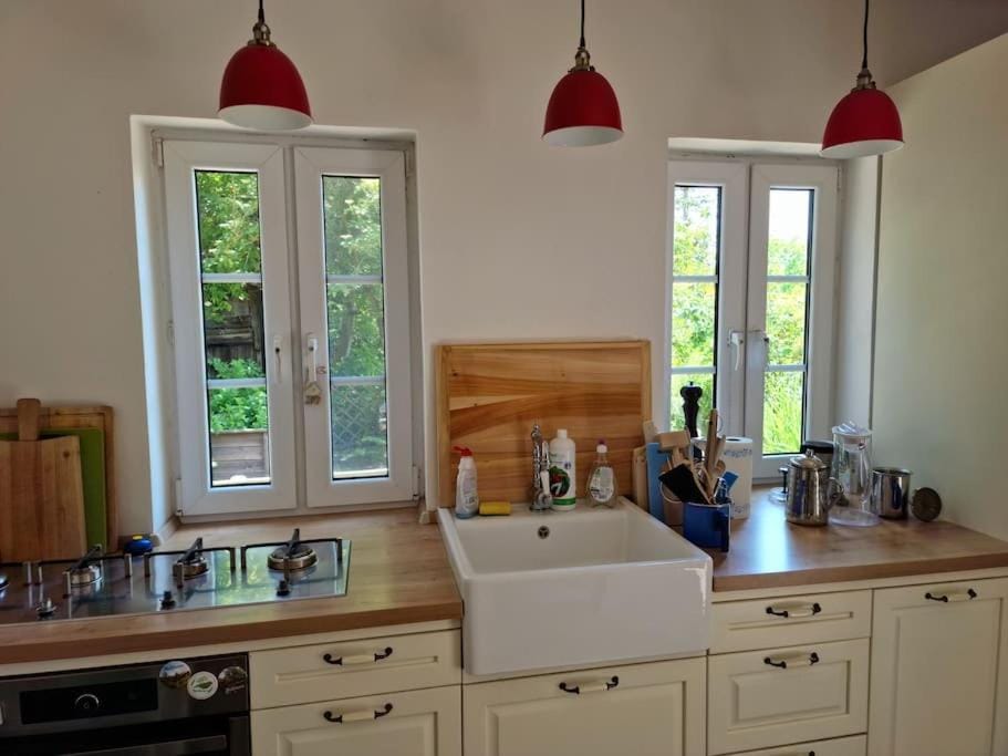 Coffee/tea facilities, Kitchen or kitchenette, dishwasher, stove