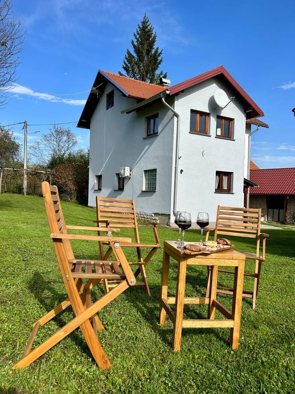 Seosko Imanje Na Obali Rijeke House in Croatia