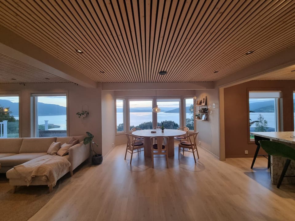 View (from property/room), Dining area, Mountain view, soundproof