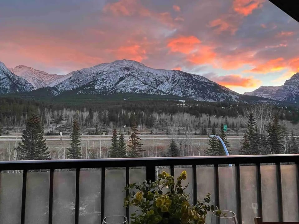 Natural landscape, View (from property/room), Balcony/Terrace, Mountain view, Sunset