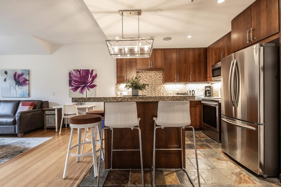 Kitchen or kitchenette, Dining area, dishwasher, oven, stove