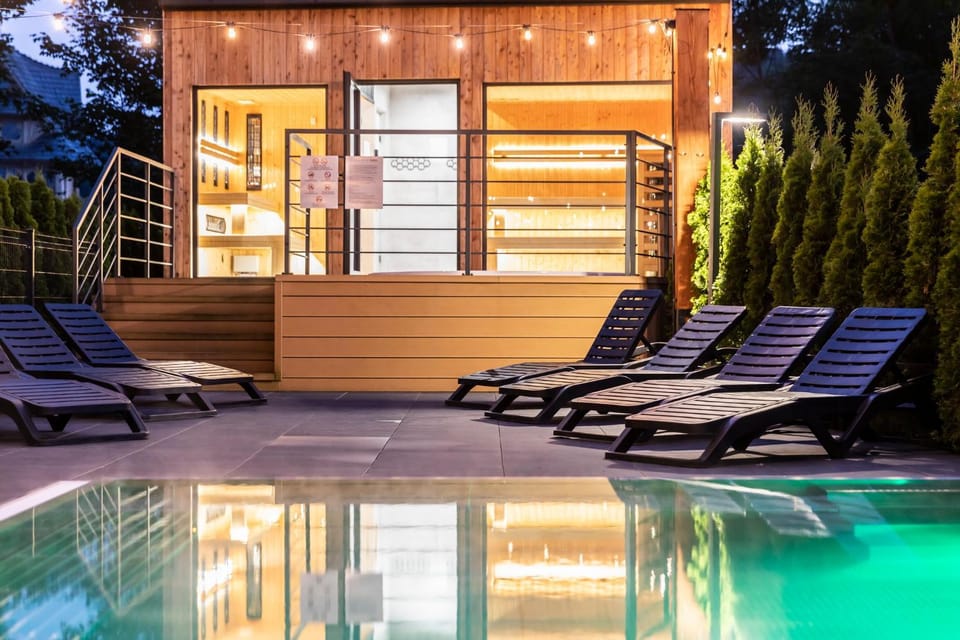 Sauna, Swimming pool