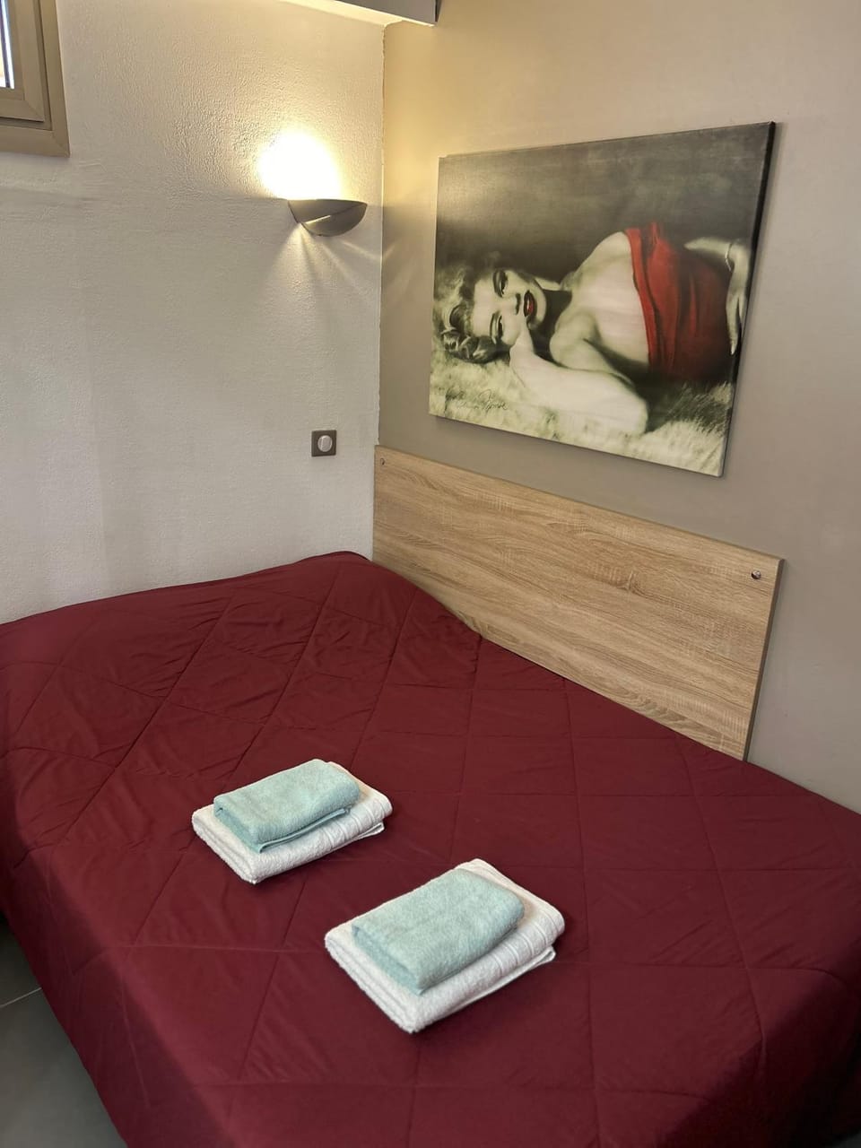Bed, Bedroom, flat iron, heating, internet, towels, air conditioner