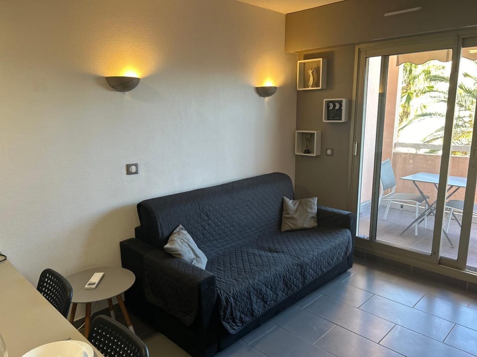 TV and multimedia, Living room, heating, internet, air conditioner