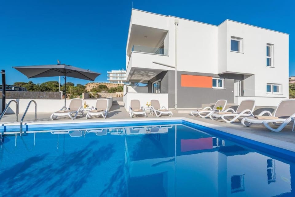 Property building, Pool view, Swimming pool, sunbed
