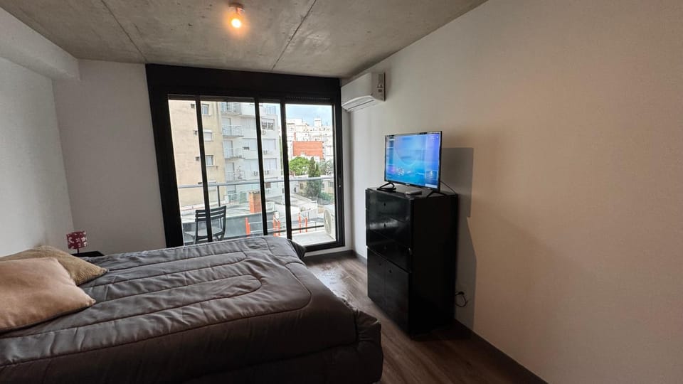 Bed, TV and multimedia, Photo of the whole room, Bedroom