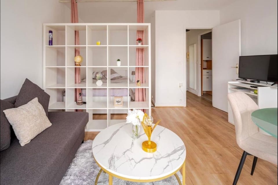 Piso en paris metro duplex Line 6 Apartment in Paris