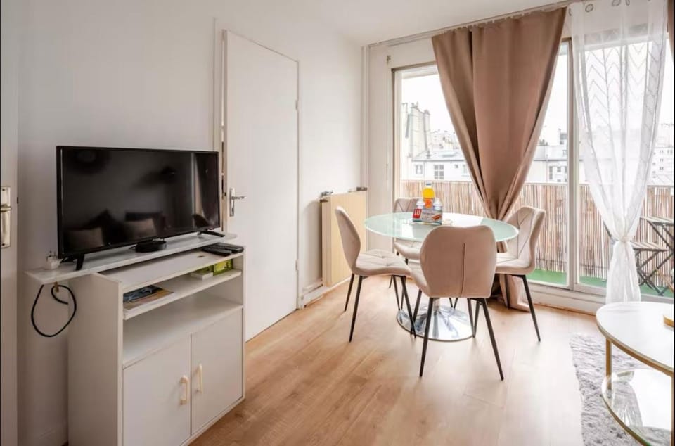 Piso en paris metro duplex Line 6 Apartment in Paris
