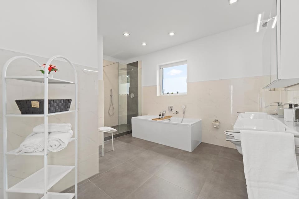 Shower, Bathroom, Bath, towels