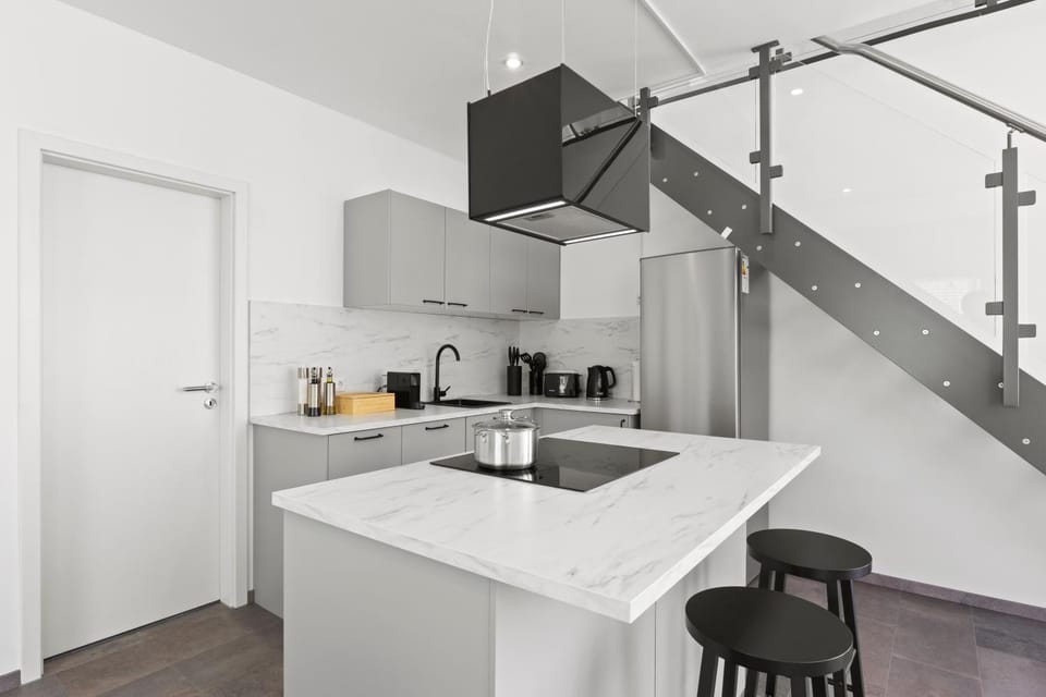 Kitchen or kitchenette, dishwasher, oven, toaster, kitchen