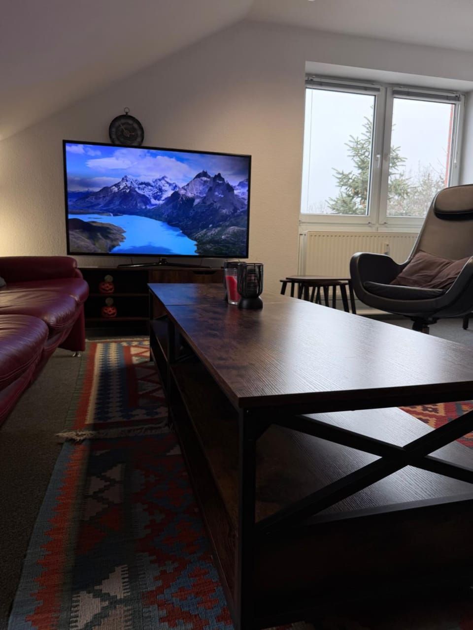 Communal lounge/ TV room, TV and multimedia, Living room, Seating area, Dining area, Evening entertainment, hair dresser