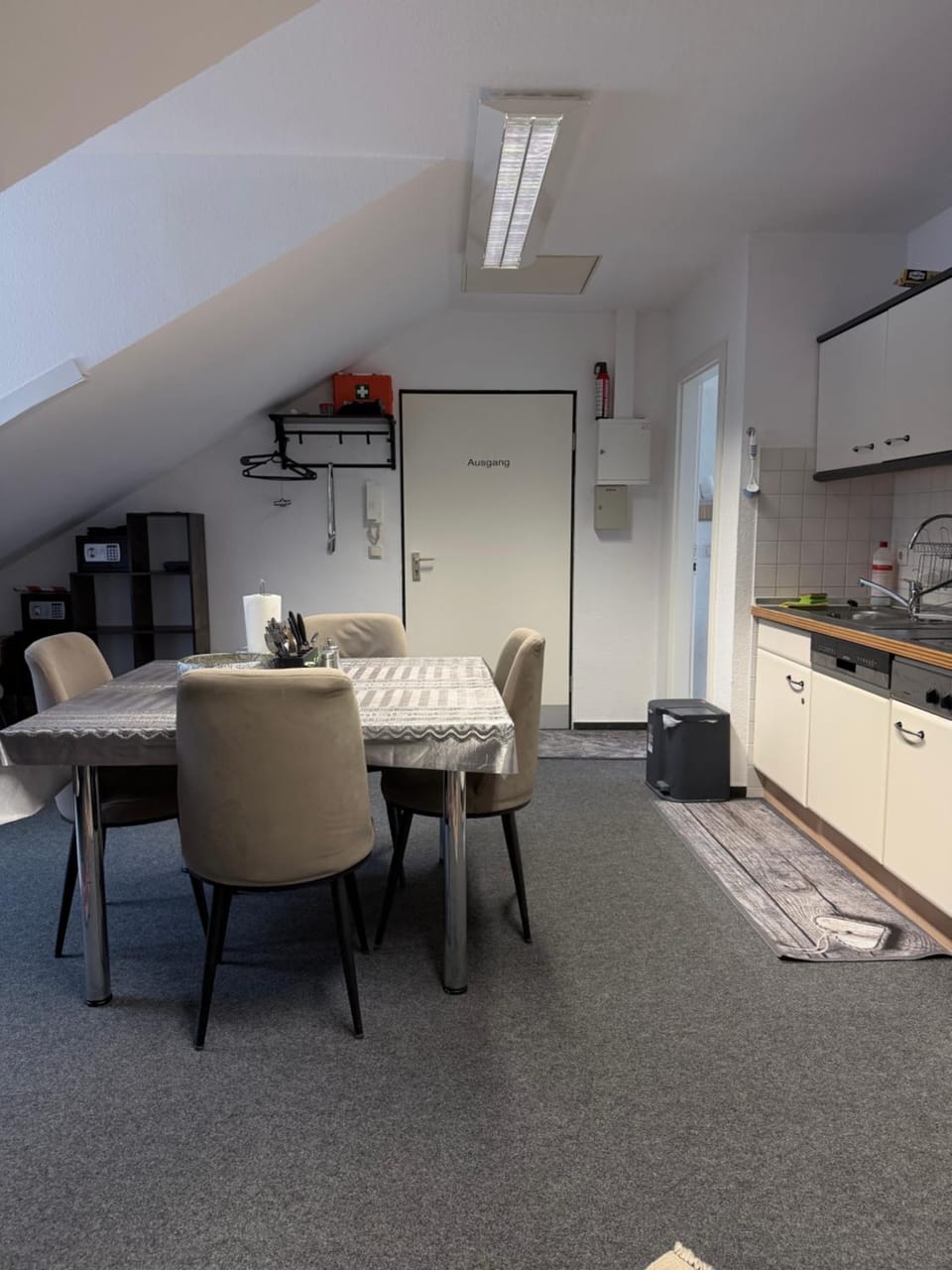 Kitchen or kitchenette, Dining area, minibar, oven