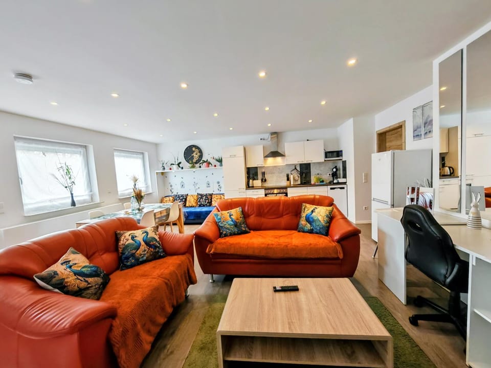 Kitchen or kitchenette, Living room, Seating area, Dining area, oven, stove