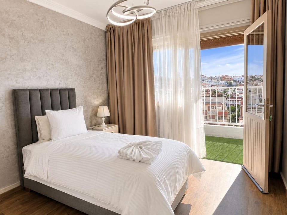 Bed, Balcony/Terrace, Bedroom