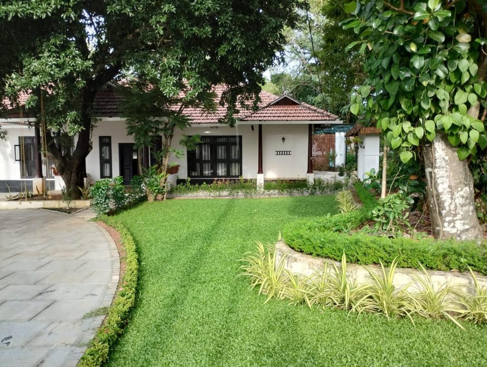 Property building, Spring, Natural landscape, Garden, Garden view