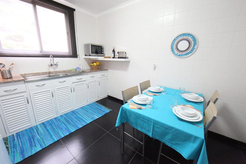 Bedroom, Breakfast