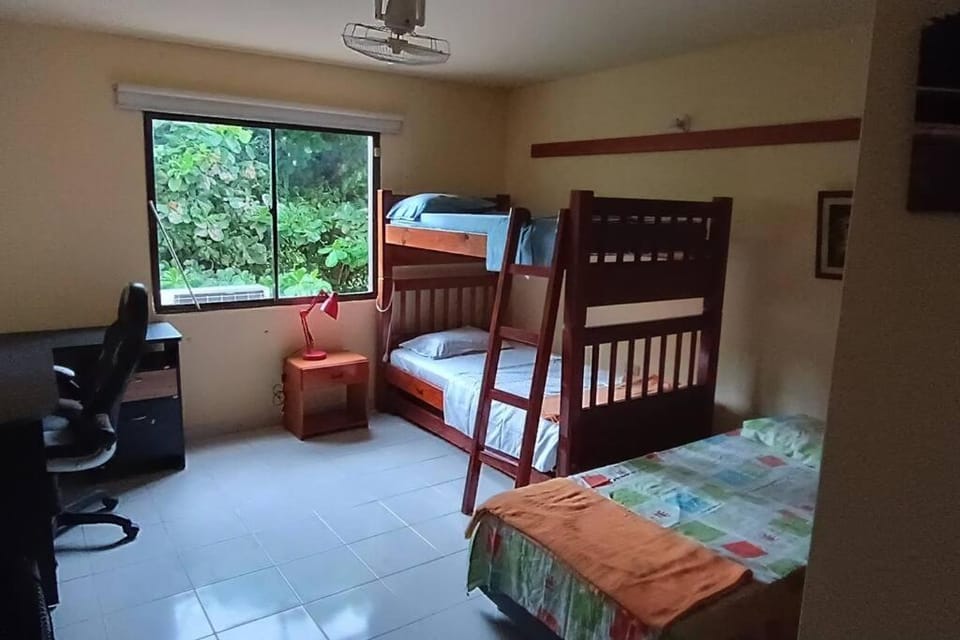 Bedroom, bunk bed
