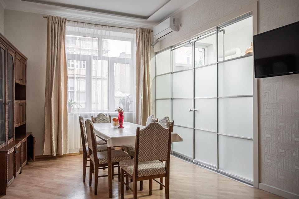 Living room, wardrobe, air conditioner