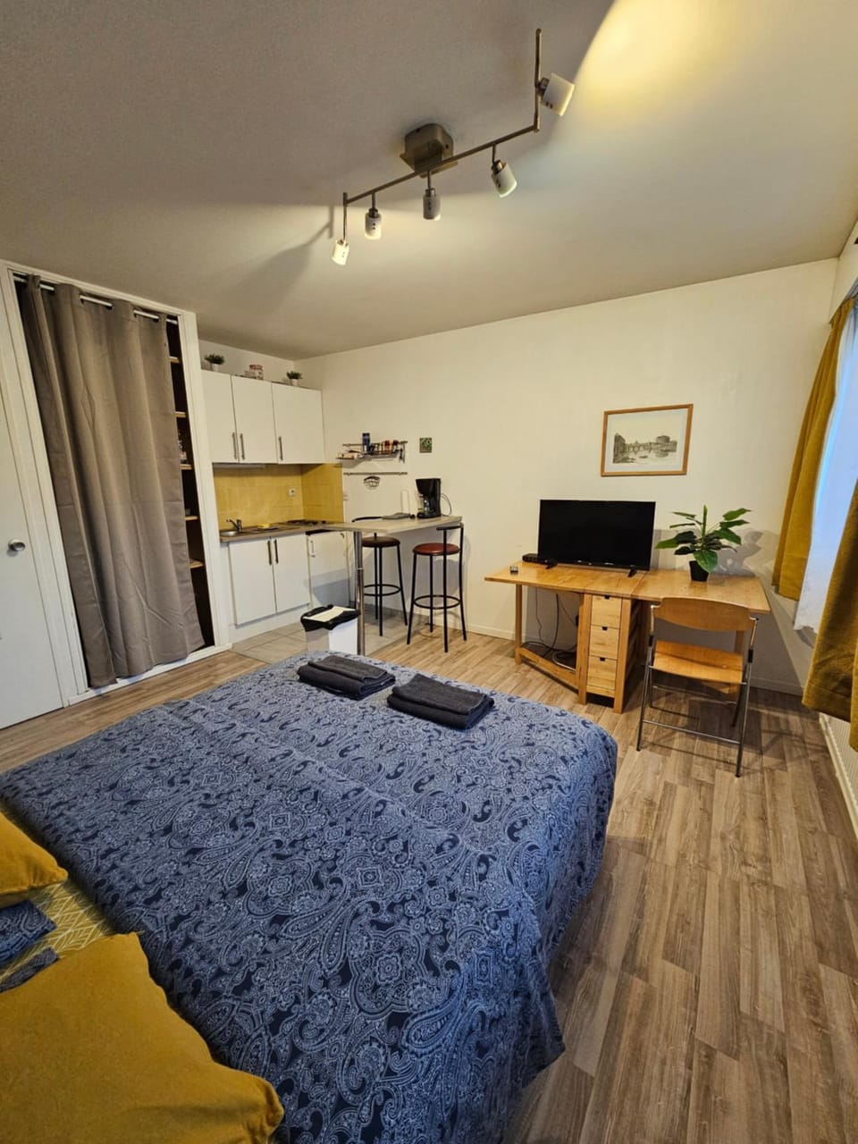 Photo of the whole room