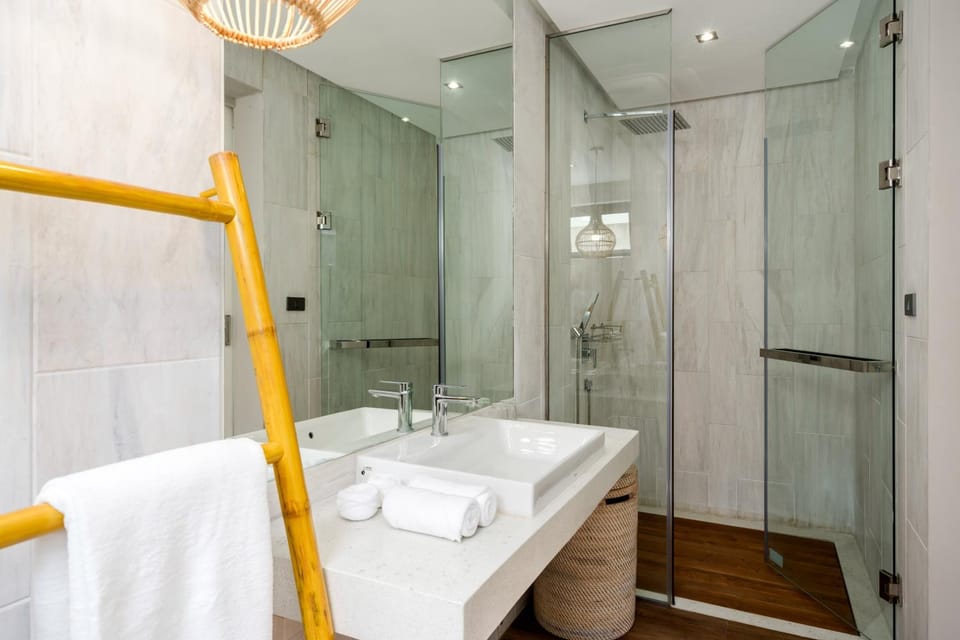 Shower, Bathroom, towels