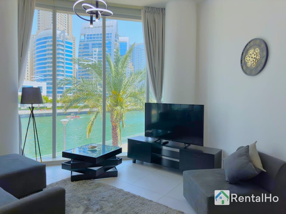 Communal lounge/ TV room, TV and multimedia, Living room, Seating area, Evening entertainment