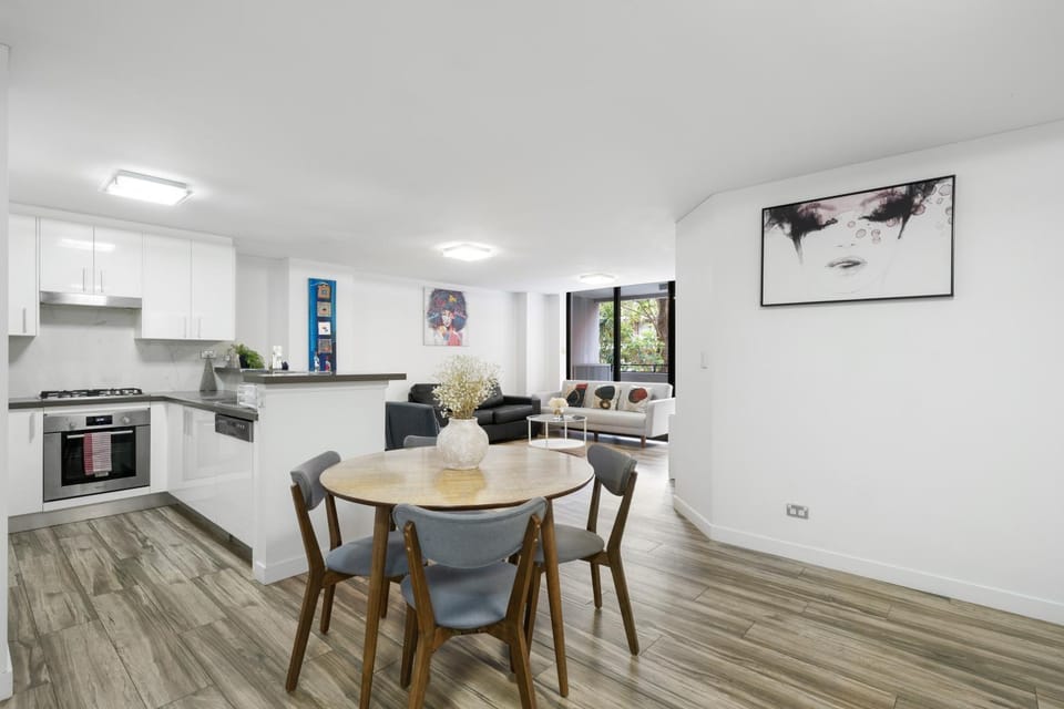 Spacious 3BR Apt with Parking Walk to ICC & Darling Harbour & CBD & Chinatown Apartment in Sydney