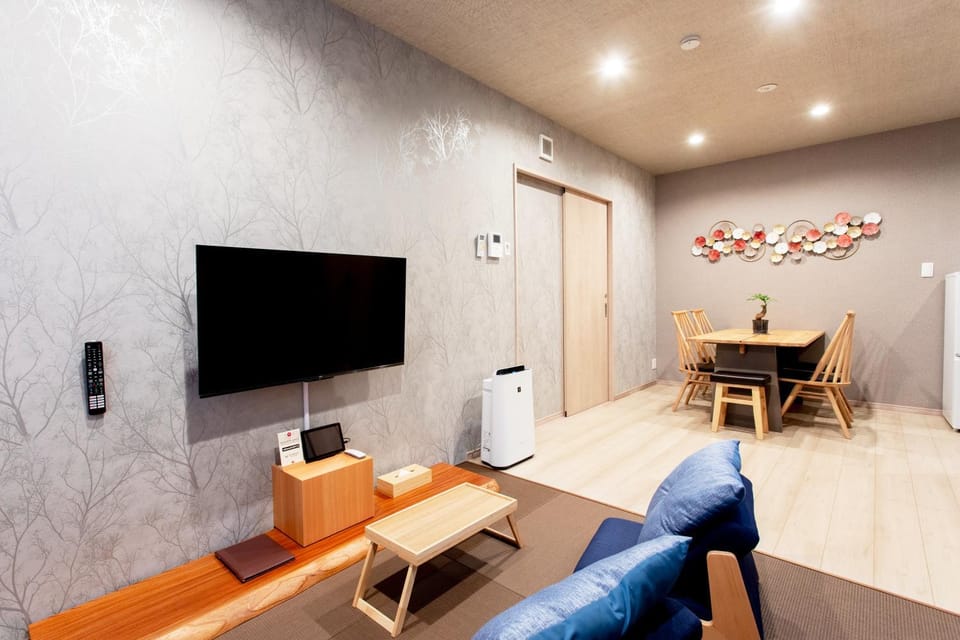Communal lounge/ TV room, Living room, Dining area