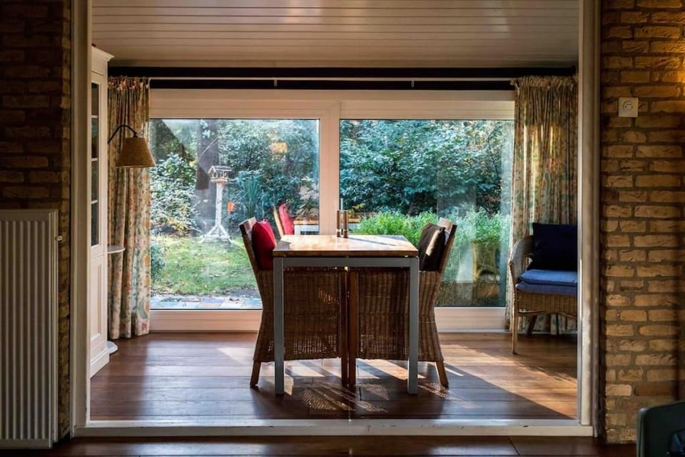 Paulus aan de bos met hot tub Chalet in Epe