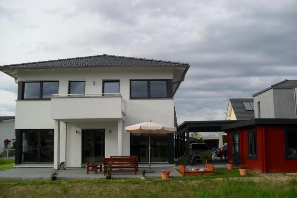 Facade/entrance, BBQ facilities, Garden, Balcony/Terrace, Banquet/Function facilities