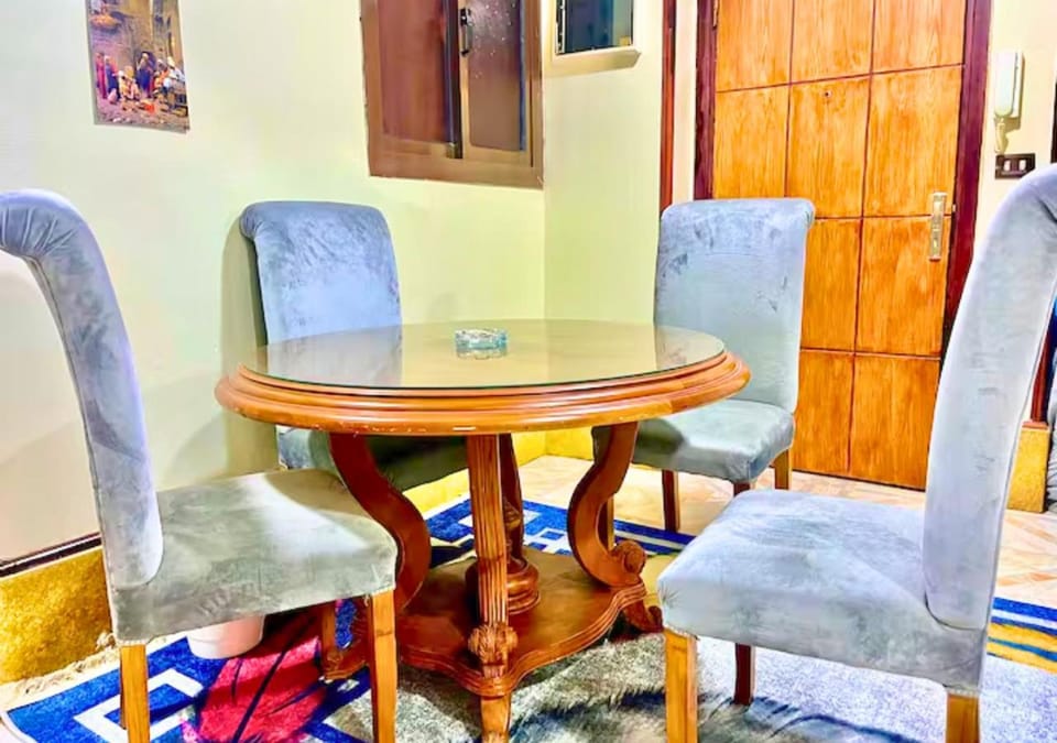 Seating area, Dining area