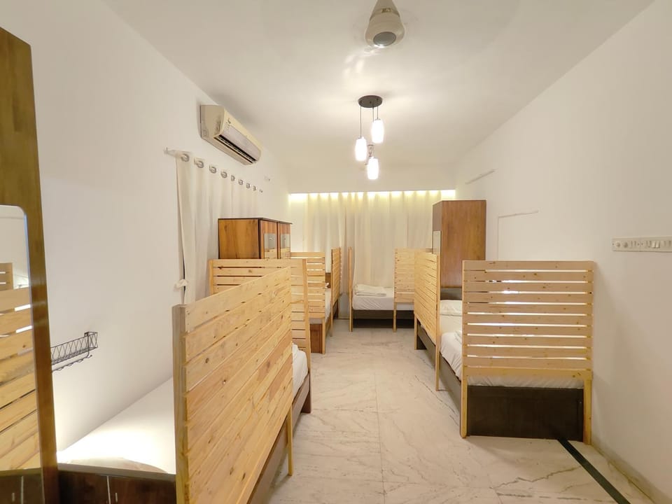 Photo of the whole room, Bedroom, wardrobe, air conditioner