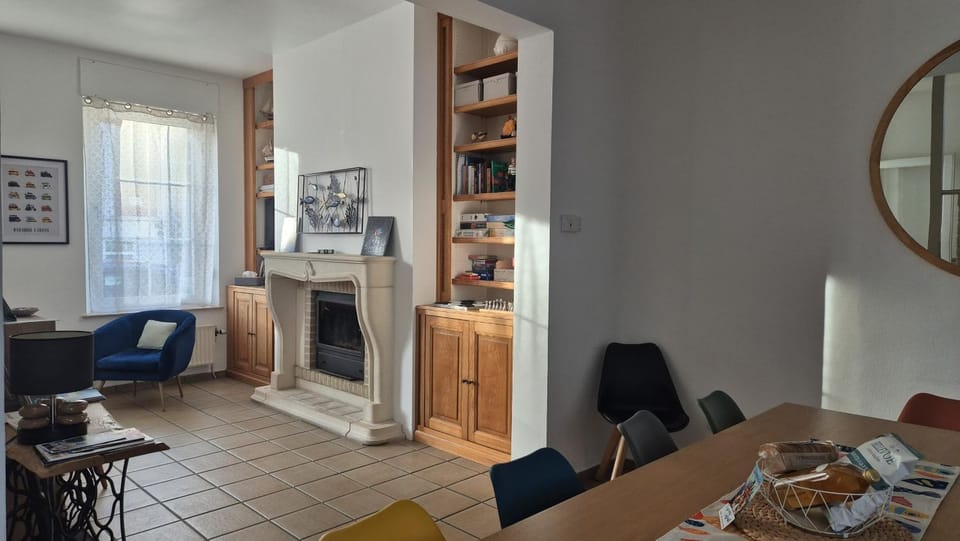 Game Room, Library, Seating area, fireplace
